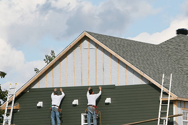 Professional Siding Installation technician working in Utica, SC